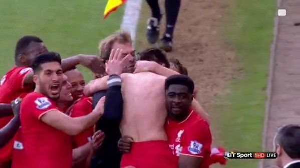 Imaginea nebuniei dupa cel mai palpitant meci al inceputului de an in Premier League: Benteke i-a rupt ochelarii lui Klopp de bucurie :) VIDEO_1