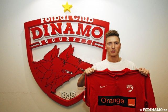 UPDATE | Dinamo a oficializat transferul primului feroez din istoria Ligii I. Bartalsstovu a semnat si a fost prezentat: "Avem cei mai frumosi fani din Romania"_3