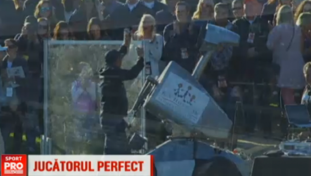 
	Robotul botezat de americani &quot;Tiger Woods&quot;. A nimerit gaura de la o distanta de 200 de metri! VIDEO
