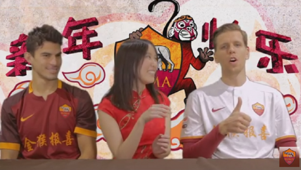 
	Cluburile mari ale Europei se intrec in urari cu maimute fericite :) Ce nebunie a iesit cand jucatorii Romei au fost pusi sa vorbeasca in chineza VIDEO
