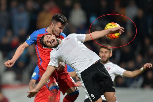 FOTO Steaua acuza arbitrajul: "Am avut doua penalty-uri" Trei faze suspecte in careul celor de la Voluntari_1