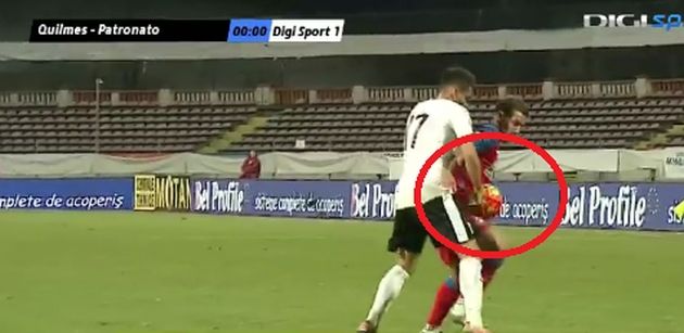 FOTO Steaua acuza arbitrajul: "Am avut doua penalty-uri" Trei faze suspecte in careul celor de la Voluntari_3