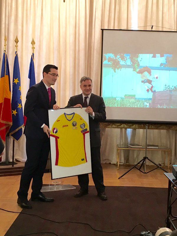 FOTO OFICIAL | Asa va arata echipamentul Romaniei la Euro 2016! Cum arata tricoul pregatit special pentru meciul cu Franta_1