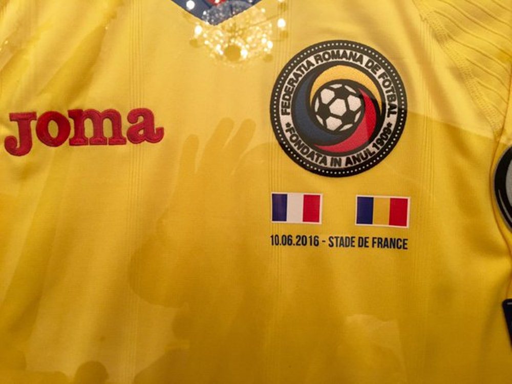 FOTO OFICIAL | Asa va arata echipamentul Romaniei la Euro 2016! Cum arata tricoul pregatit special pentru meciul cu Franta_2