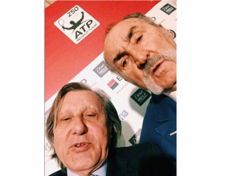 
	Ilie Nastase e de azi online: si-a lansat pagina de Facebook cu un selfie alaturi de Tiriac :) FOTO
