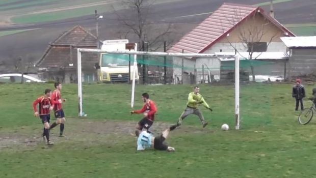 
	Imagini SENZATIONALE din Liga a 4-a din Romania! Golul INEXISTENT acordat de arbitru! Jucatorii au turbat de nervi. VIDEO
