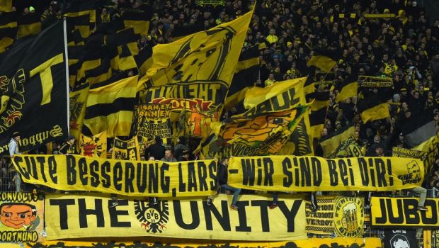 
	Tulburator: un suporter a murit pe stadion, la meciul Borussia Dortmund - Mainz. Cei 81.000 de oameni prezenti au cantat &quot;You&#39;ll never walk alone&quot;
