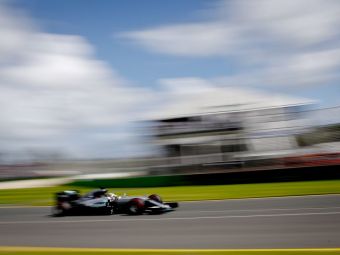 Hamilton, in pole position la prima cursa din noul sezon de F1, in Marele Premiu al Australiei