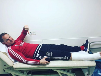 
	Fotbal total la Ajax! Frank de Boer si-a rupt piciorul in timpul antrenamentului de azi! VIDEO
