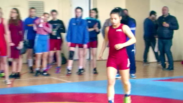  Povestea senzationala a fetei din Romania care se antreneaza cu baietii, a ajuns campioana europeana la lupte, dar nu are voie la JO pentru ca e minora! 