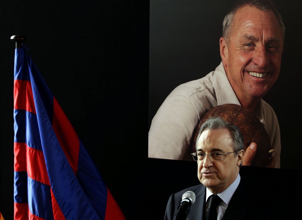Emotionant: rivalele din Catalunya l-au omagiat impreuna pe Johan Cruyff. Costel Galca a vorbit in fata celor prezenti: "A inventat fotbalul modern"_2