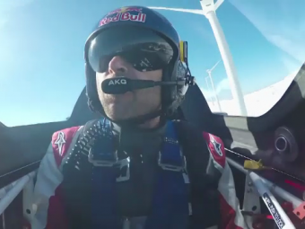 
	Slalom printre eoliene! Provocarea vietii pentru acest pilot. VIDEO
