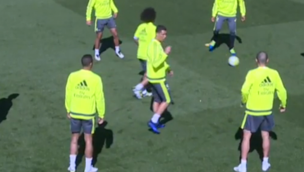 Gestul lui Cristiano Ronaldo dupa ce a primit mingea printre picioare la antrenament! Ce semn i-a facut lui Danilo