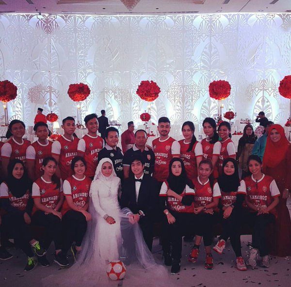 Nebunia acestui fan al lui Arsenal din Malaezia! Cum si-a pus toti invitatii sa vina la nunta. SUPER FOTO_4