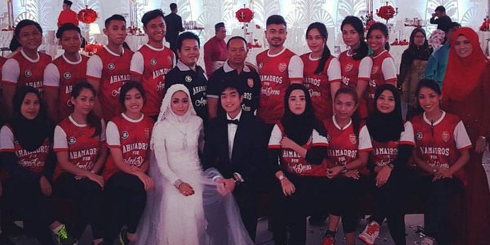 Nebunia acestui fan al lui Arsenal din Malaezia! Cum si-a pus toti invitatii sa vina la nunta. SUPER FOTO_5