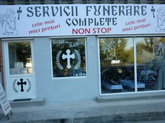 
	Primul club din fotbalul romanesc care si-a luat sponsor o companie de pompe funebre: &quot;Fanii au 10% reducere la serviciile noastre&quot;
