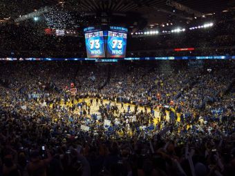 
	Recordul absolut din NBA a cazut! Golden State Warriors a doborat performanta istorica a lui Jordan si Bulls
