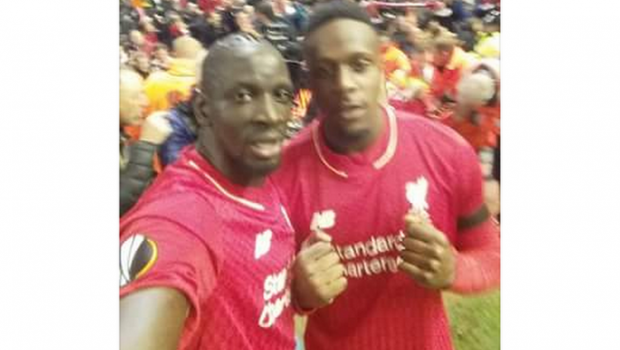 
	Fanul lui Liverpool care a trait un miracol in plus aseara pe Anfield! Si-a pierdut telefonul si cand l-a gasit... a vazut selfie-uri cu jucatorii in galeria foto :)
