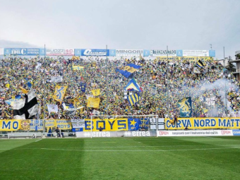 
	Promovare sarbatorita de zeci de mii de oameni pe strazile orasului: Parma va juca in Serie C in noul sezon, dupa un parcurs fara infrangere in liga a patra

