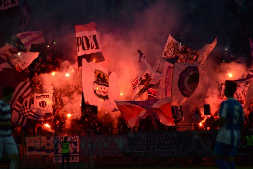 Spectacol total in liga a treia! Fanii lui ASU Poli au facut show incendiar la meciul cu Corvinul! VIDEO_4