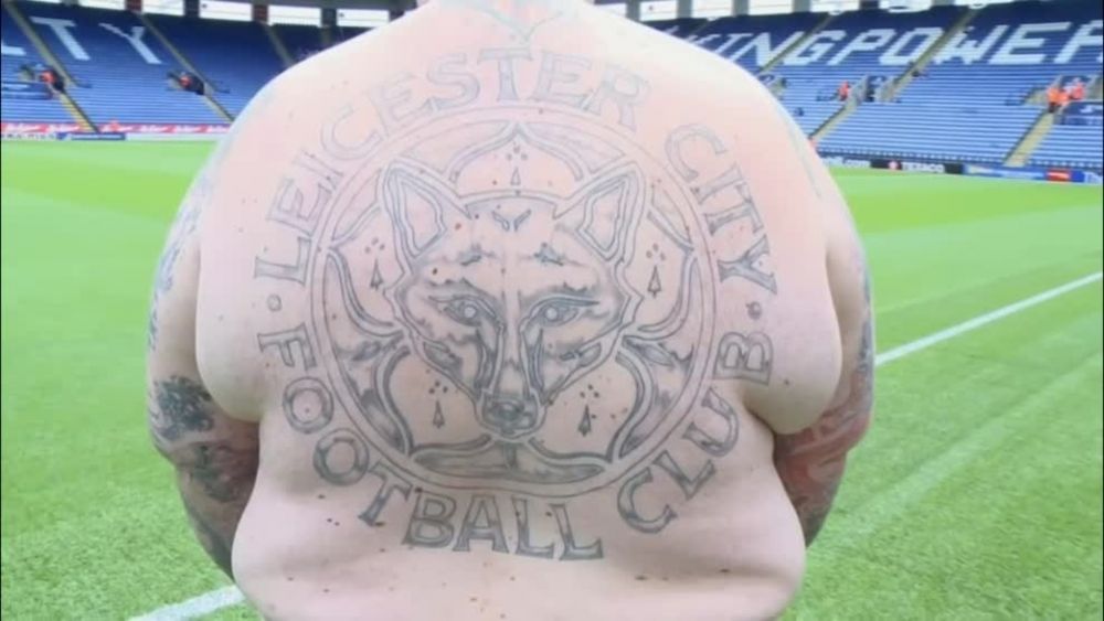 Fabulos! Ce si-a tatuat pe corp cel mai gras fan al lui Leicester! Are 150 de tatuaje pe el_1