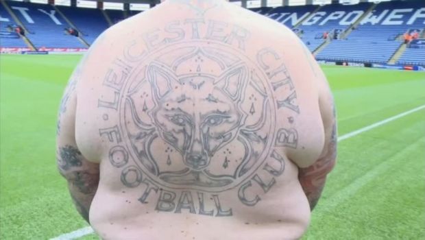 
	Fabulos! Ce si-a tatuat pe corp cel mai gras fan al lui Leicester! Are 150 de tatuaje pe el
	
