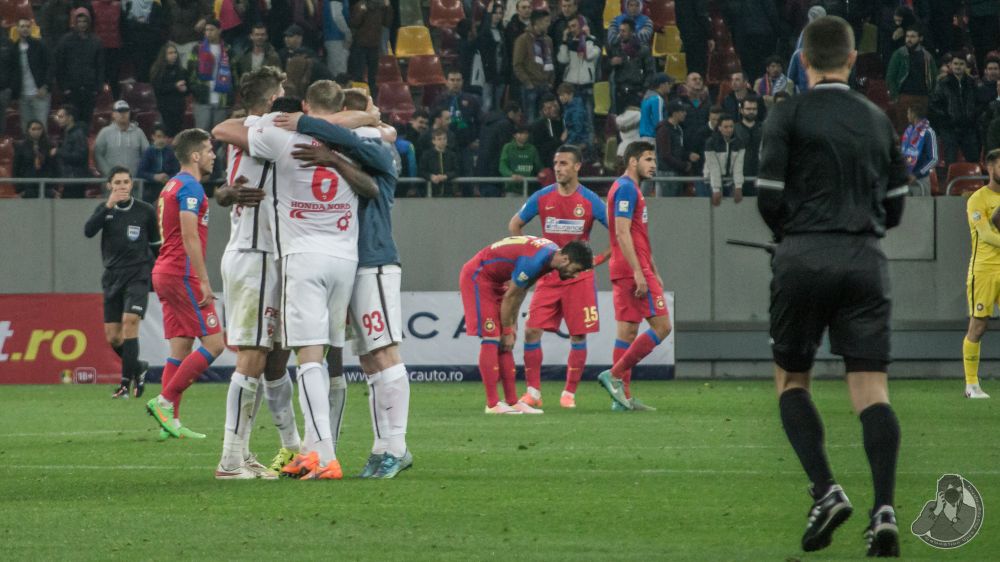 Derby-ul de la nivelul gazonului | Cele mai tari poze de la Steaua 2-2 Dinamo! Ce a patit un dinamovist la finalul partidei_4