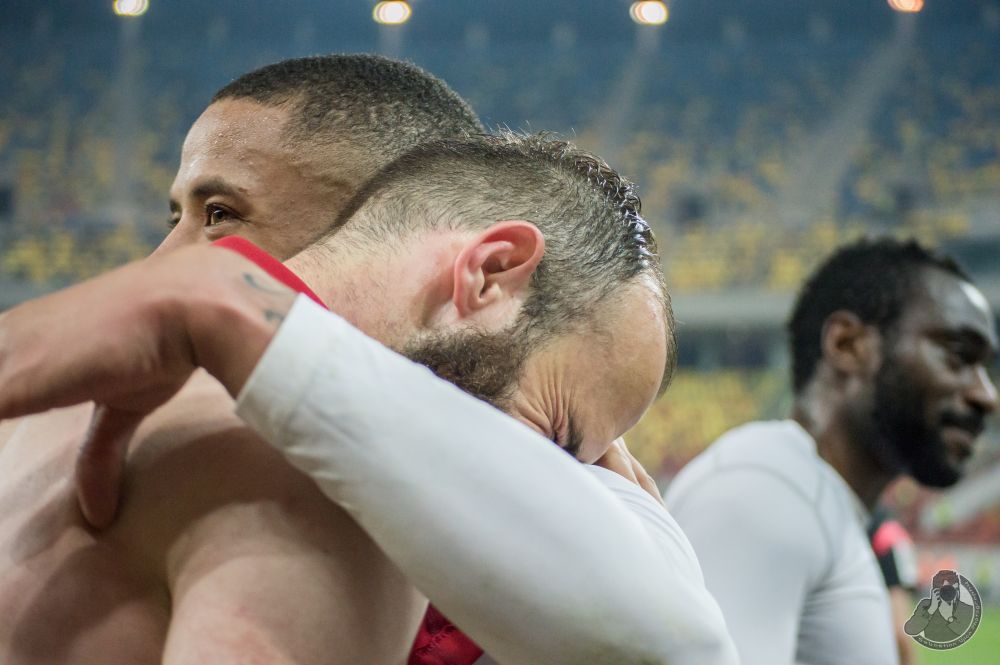 Derby-ul de la nivelul gazonului | Cele mai tari poze de la Steaua 2-2 Dinamo! Ce a patit un dinamovist la finalul partidei_6