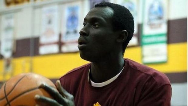 El este "Minala" din baschet: a vrut sa intre in NBA cu varsta de 17 ani! Canadienii nu rad, povestea lui ascunde o drama! Cati ani are de fapt