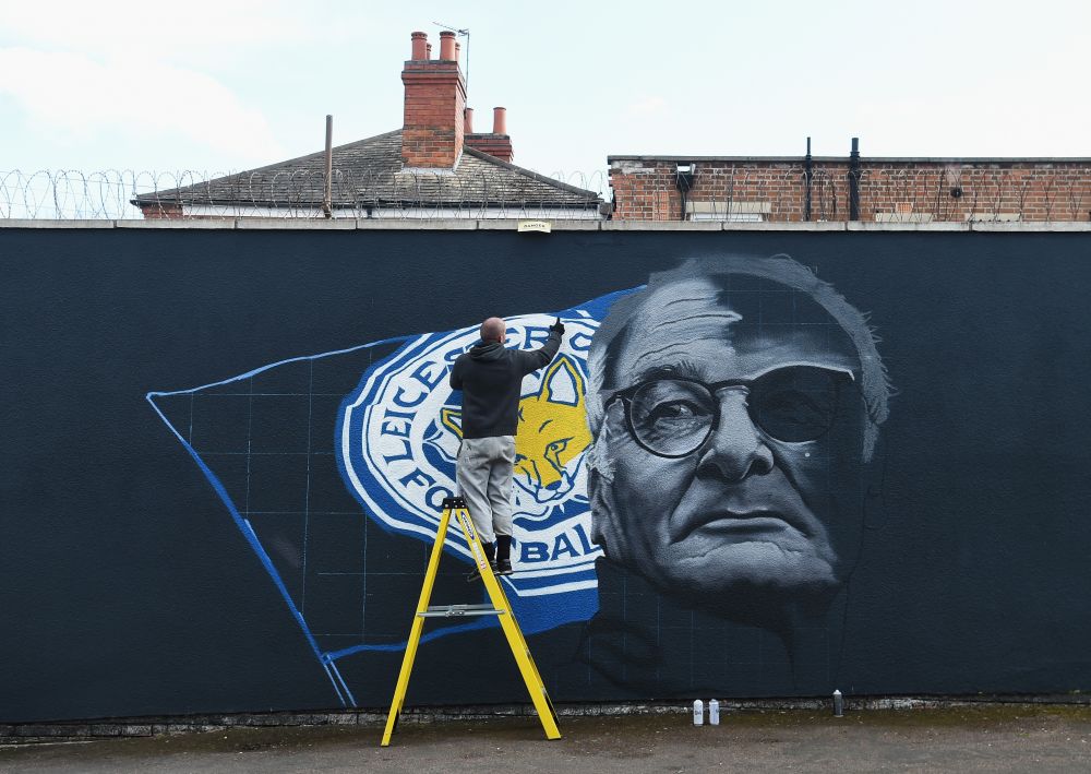 Leicester si Ranieri, ca Napoli-ul lui Maradona. Suporterii i-au desenat portretul italianului pe un zid din oras. Discursul antrenorului: "Sa facem o poveste de Hollywood"_3