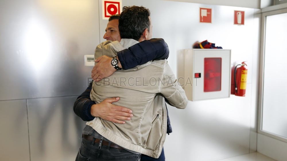 FOTO Intalnire intre Luis Enrique si Costel Galca inaintea derby-ului Cataluniei! Antrenorul roman arbitreaza lupta la titlu_1