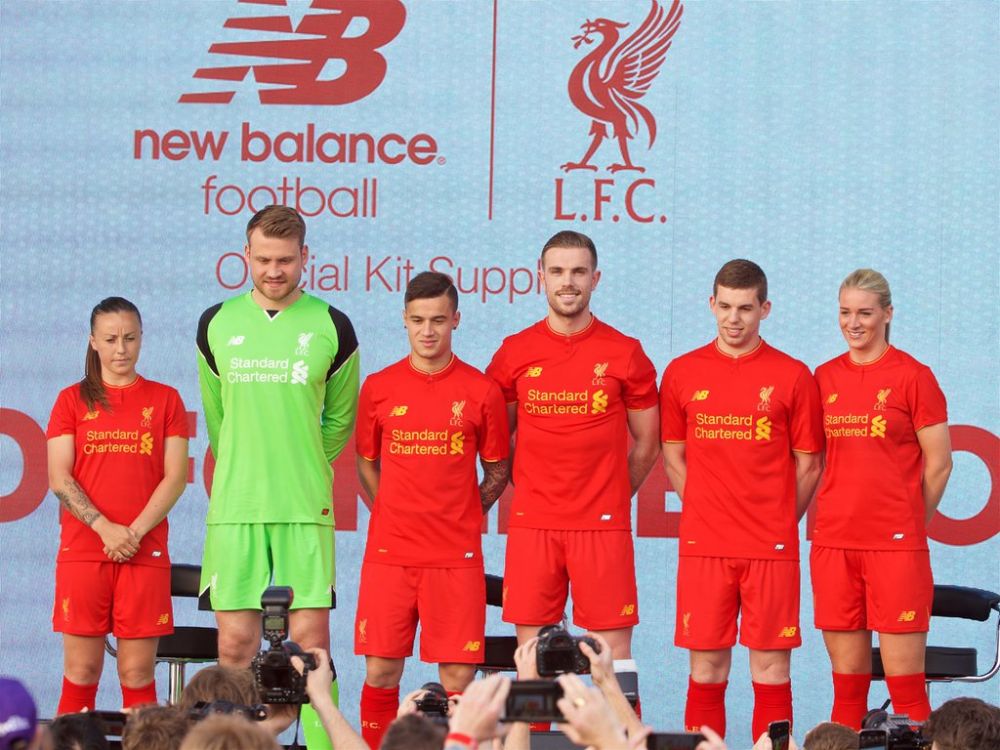 Detaliul SENZATIONAL de pe noile tricouri lansate de Liverpool pentru sezonul viitor! Ce apare scris daca privesti cu atentie_1