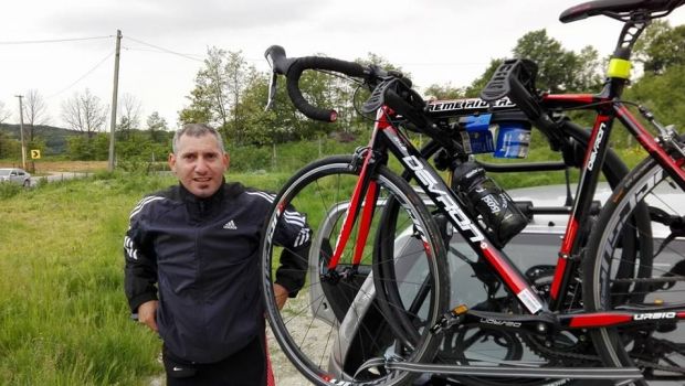 GENIAL! Un roman merge cu bicicleta si alearga 2400 de km ca sa fie langa Romania la Euro. A plecat pe 7 mai din Bucuresti 