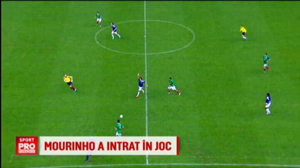 Mourinho s-a intors pe banca: i-a antrenat pe Ronaldinho, Figo si Eto'o si a reusit tackling-ul meciului! VIDEO_2