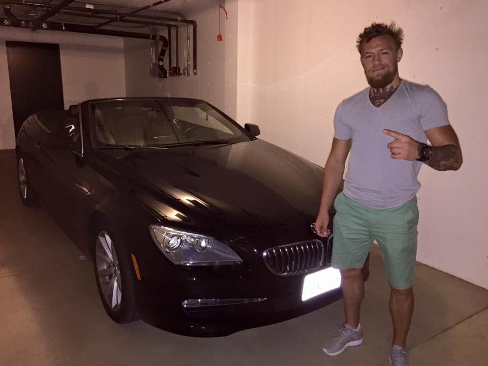 Poza geniala care arata succesul lui Conor McGregor! In 2013 se poza cu un Ferrari care nu era al lui. Ce masini are acum - FOTO_1