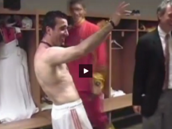
	Imagini nedifuzate pana acum: cum a dansat Hagi in vestiarul Galatei dupa castigarea Cupei UEFA in 2000! VIDEO
