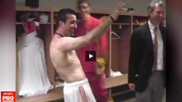 
	Imagini nedifuzate pana acum: cum a dansat Hagi in vestiarul Galatei dupa castigarea Cupei UEFA in 2000! VIDEO

