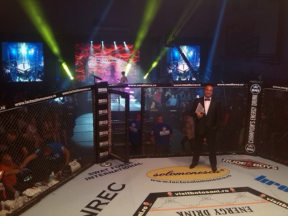 "Michael Buffer de Romania" prezinta Divizia MMA. Povestea veteranului din spatele microfonului din arena galelor profesioniste_1