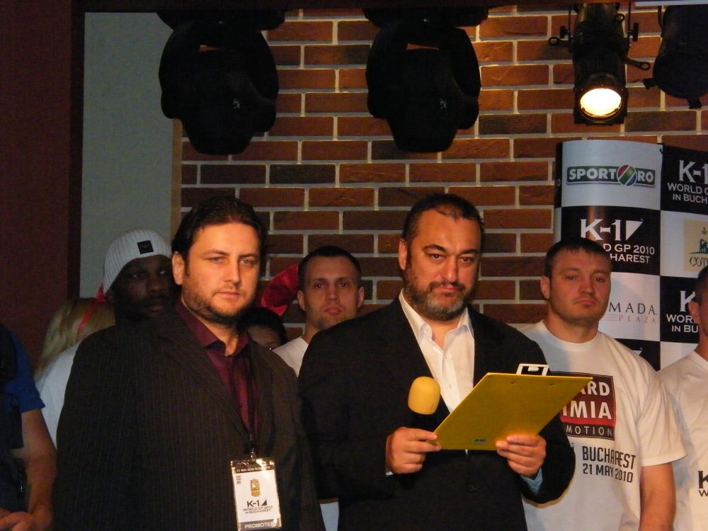"Michael Buffer de Romania" prezinta Divizia MMA. Povestea veteranului din spatele microfonului din arena galelor profesioniste_3
