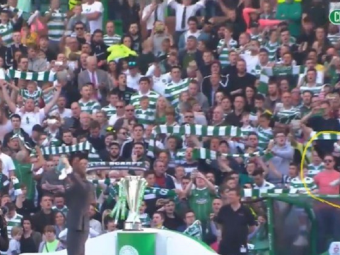 
	Imaginea saptamanii! Un fan Celtic si-a folosit copilul pe post de fular la prezentarea lui Brendan Rodgers! 14.000 de nebuni in tribune
