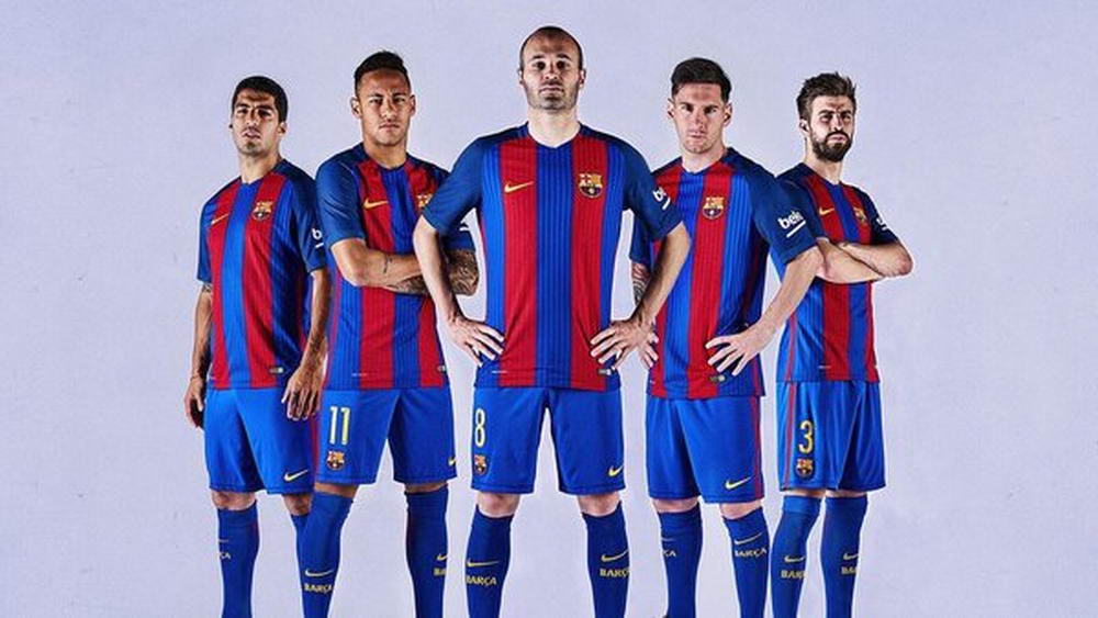 Barcelona si-a lansat oficial noul echipament! Dungi verticale si fara sponsor pe tricou | FOTO_5