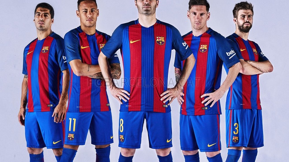 Barcelona si-a lansat oficial noul echipament! Dungi verticale si fara sponsor pe tricou | FOTO_1