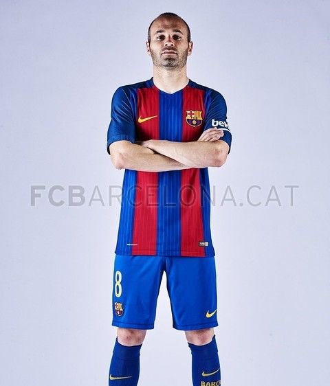 Barcelona si-a lansat oficial noul echipament! Dungi verticale si fara sponsor pe tricou | FOTO_2