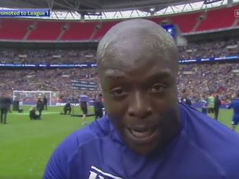 
	Moment demential cu Akinfenwa! Cel mai puternic jucator de fotbal a luat microfonul si a facut anuntul: &quot;Cautati-ma pe WhatsApp!&quot;
