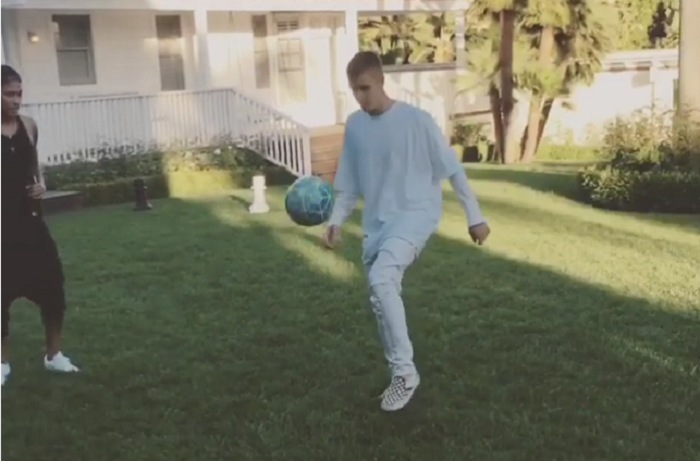 Surpriza! Ce scheme nebune face Justin Bieber cu mingea, alaturi de Neymar! VIDEO Cantaretul s-a antrenat in La Masia cand avea 17 ani_2