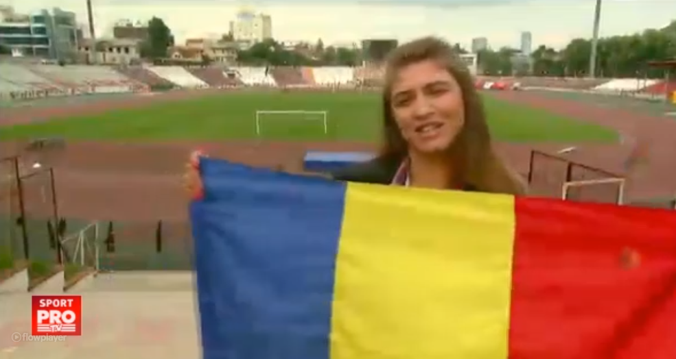 A luat "microbul fotbalului" de la sotul ei si asteapta cu nerabdare sa vada Romania la EURO. Povesteste Romania: Andreea merge de 10 ani pe stadioane, dar e la primul turneu final_1