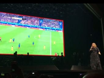 
	Gestul COMPLET neasteptat facut de Adele in timpul concertului de aseara de la Paris! S-a oprit din cantat si s-a uitat la meciul Romaniei
