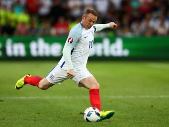 
	Rooney suteaza puternic de la 16 metri
