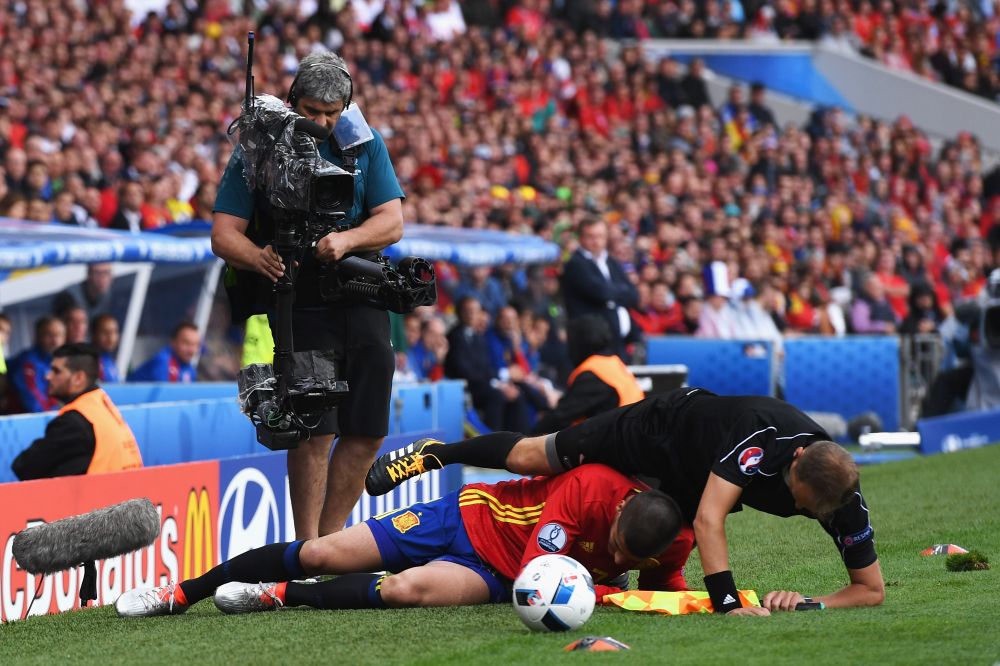 Cel mai DUREROS moment al zilei la Euro! Ce i-a facut Morata tusierului in meciul cu Cehia. GALERIE FOTO_1