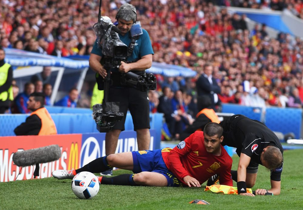 Cel mai DUREROS moment al zilei la Euro! Ce i-a facut Morata tusierului in meciul cu Cehia. GALERIE FOTO_2